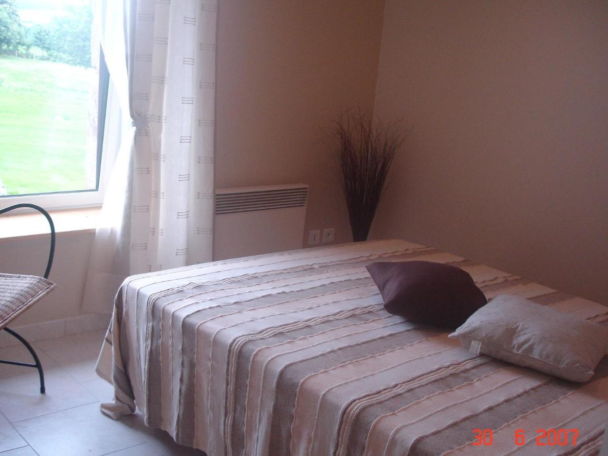 Cosy Chalet With Private Garden In Normandy Isigny-le-Buat ห้อง รูปภาพ