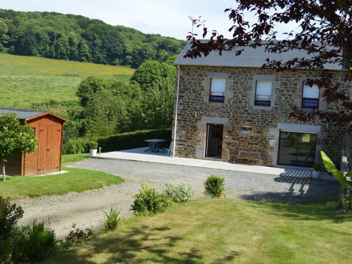 Cosy Chalet With Private Garden In Normandy Isigny-le-Buat ภายนอก รูปภาพ