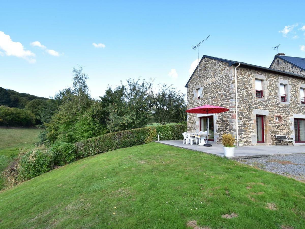 Cosy Chalet With Private Garden In Normandy Isigny-le-Buat ภายนอก รูปภาพ